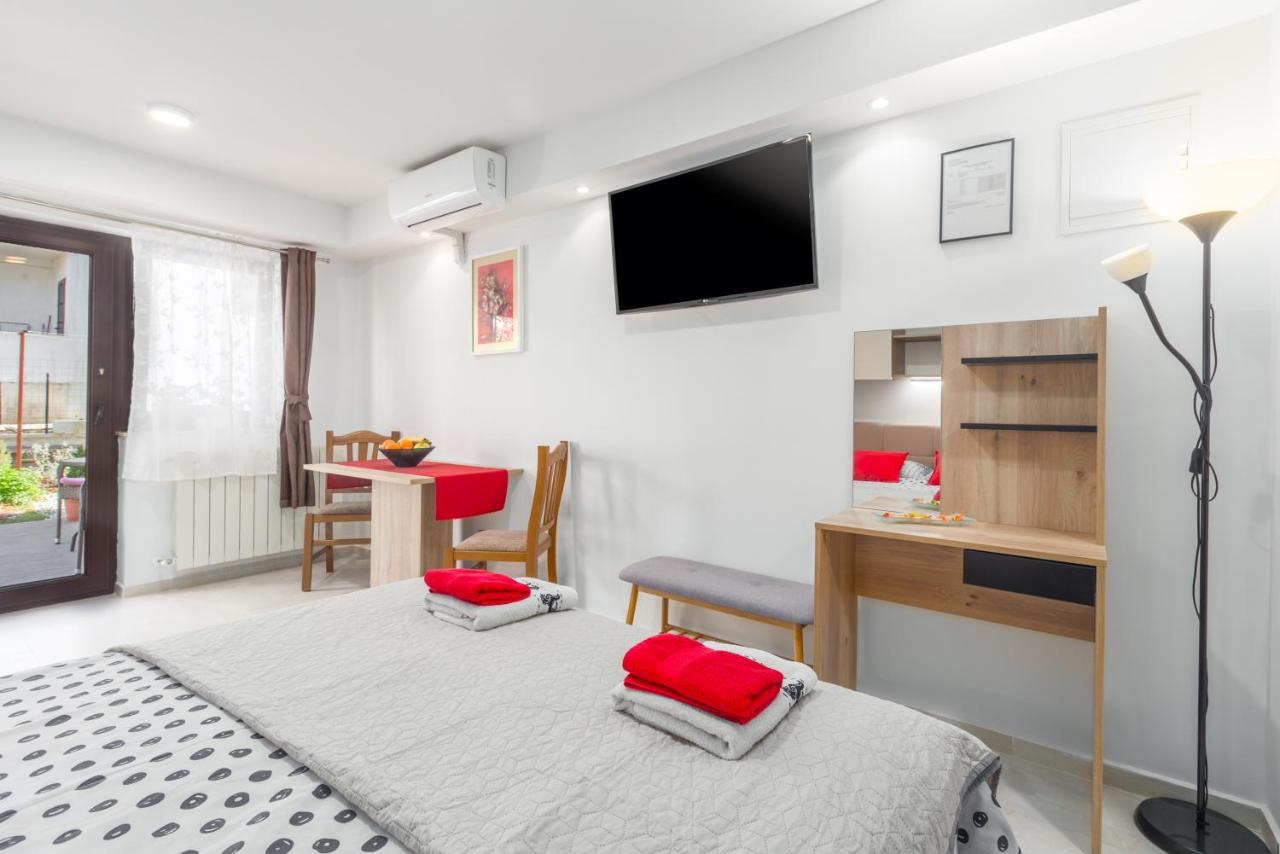 Alex Deluxe Apartments On Beach ポレッチ エクステリア 写真