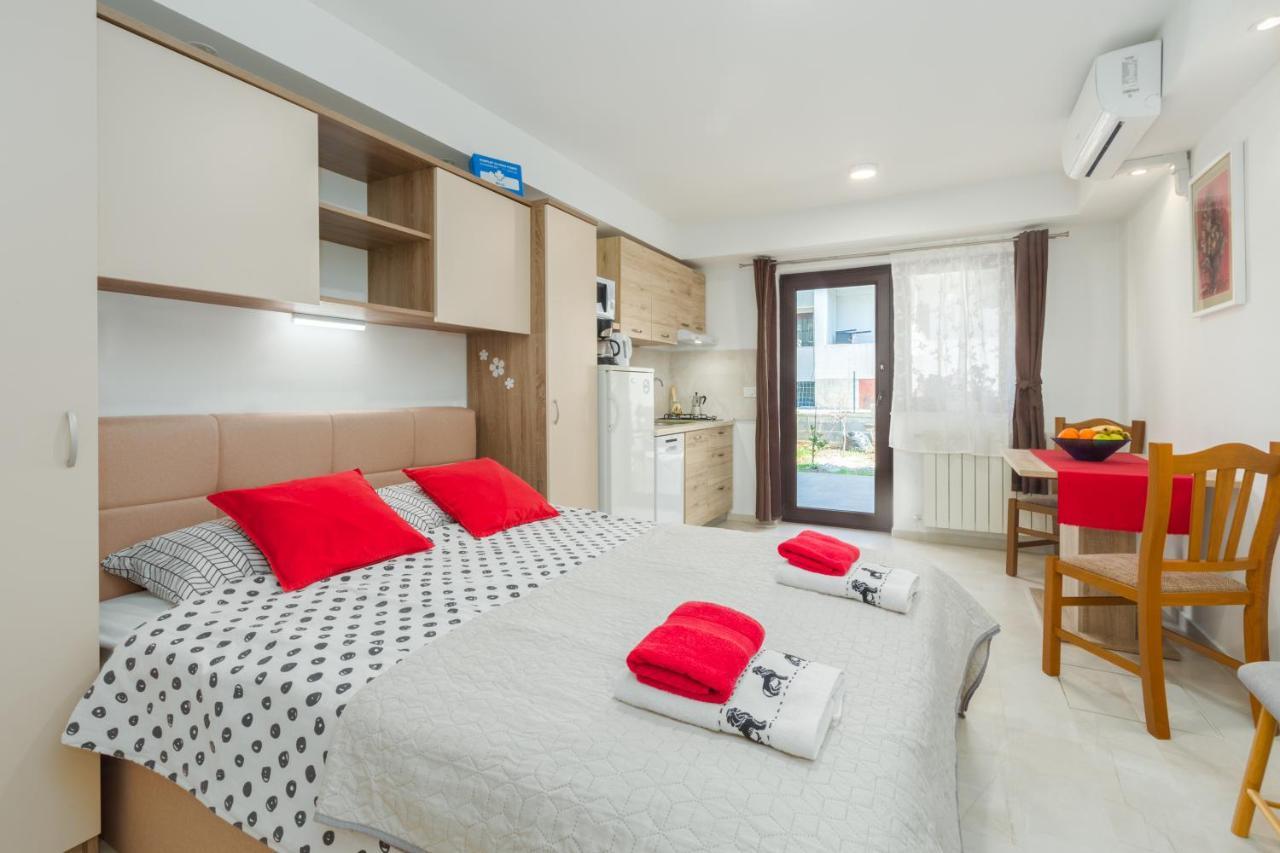 Alex Deluxe Apartments On Beach ポレッチ エクステリア 写真