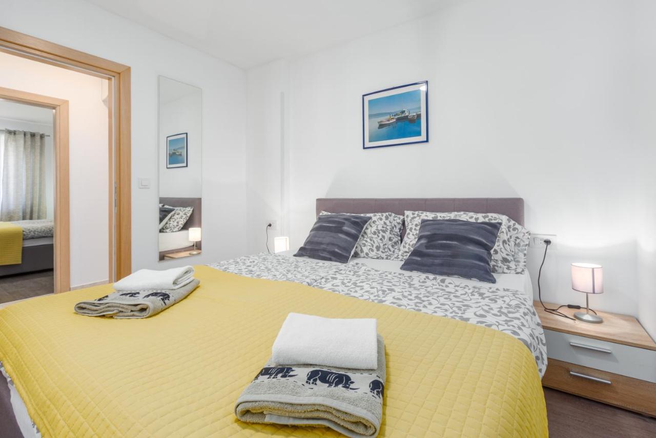 Alex Deluxe Apartments On Beach ポレッチ エクステリア 写真