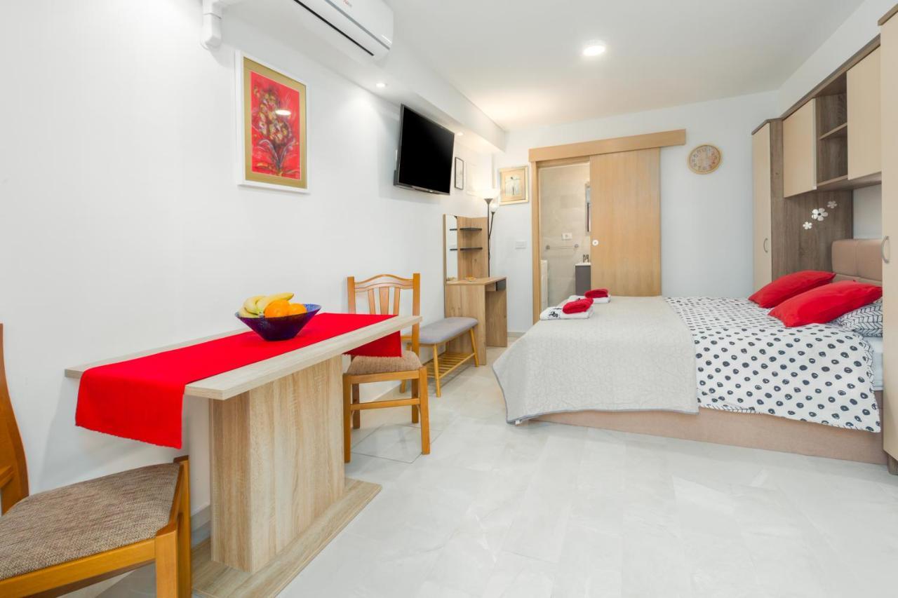 Alex Deluxe Apartments On Beach ポレッチ エクステリア 写真