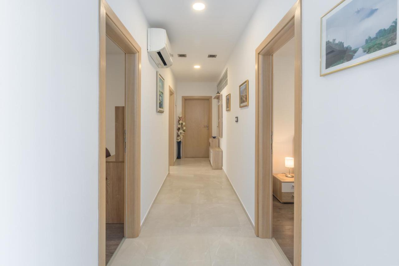 Alex Deluxe Apartments On Beach ポレッチ エクステリア 写真
